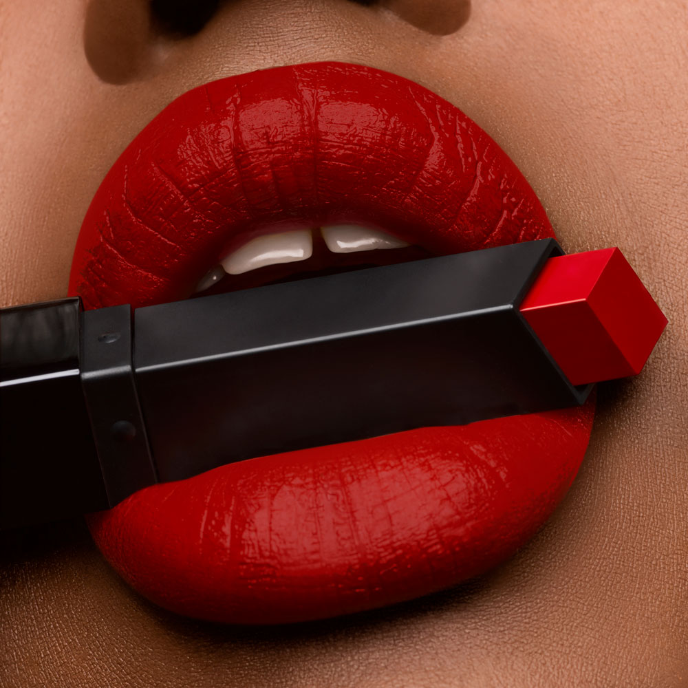 YSL Beauty erweitert mit der Velvet Radical Collection die beliebte The Slim-Serie um neue Lippenstifte in besonders samtiger Textur. 