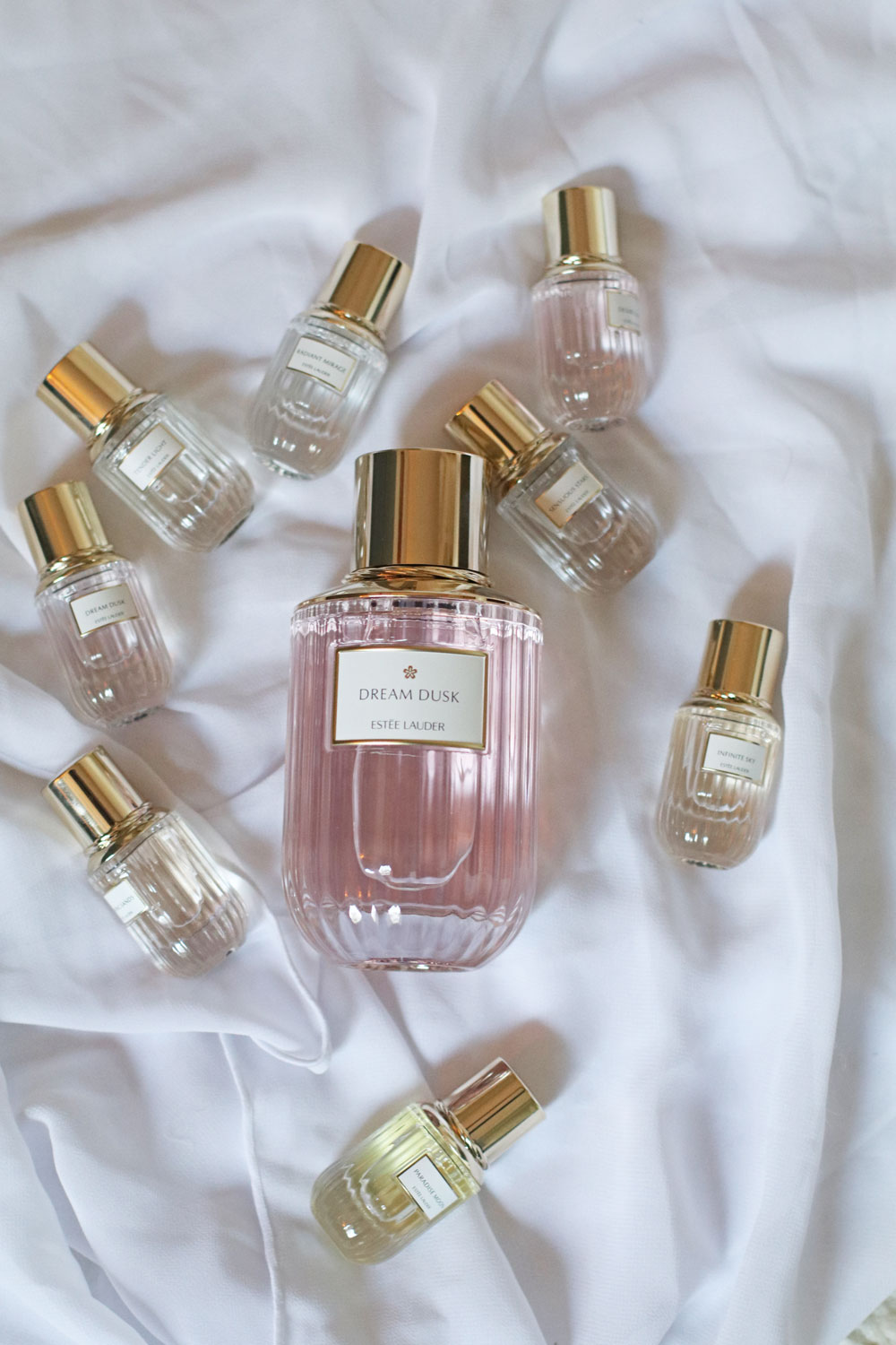 The Luxury Fragrance Collection von Estée Lauder umfasst acht hochwertige Düfte, die für gute Laune sorgen sollen. 