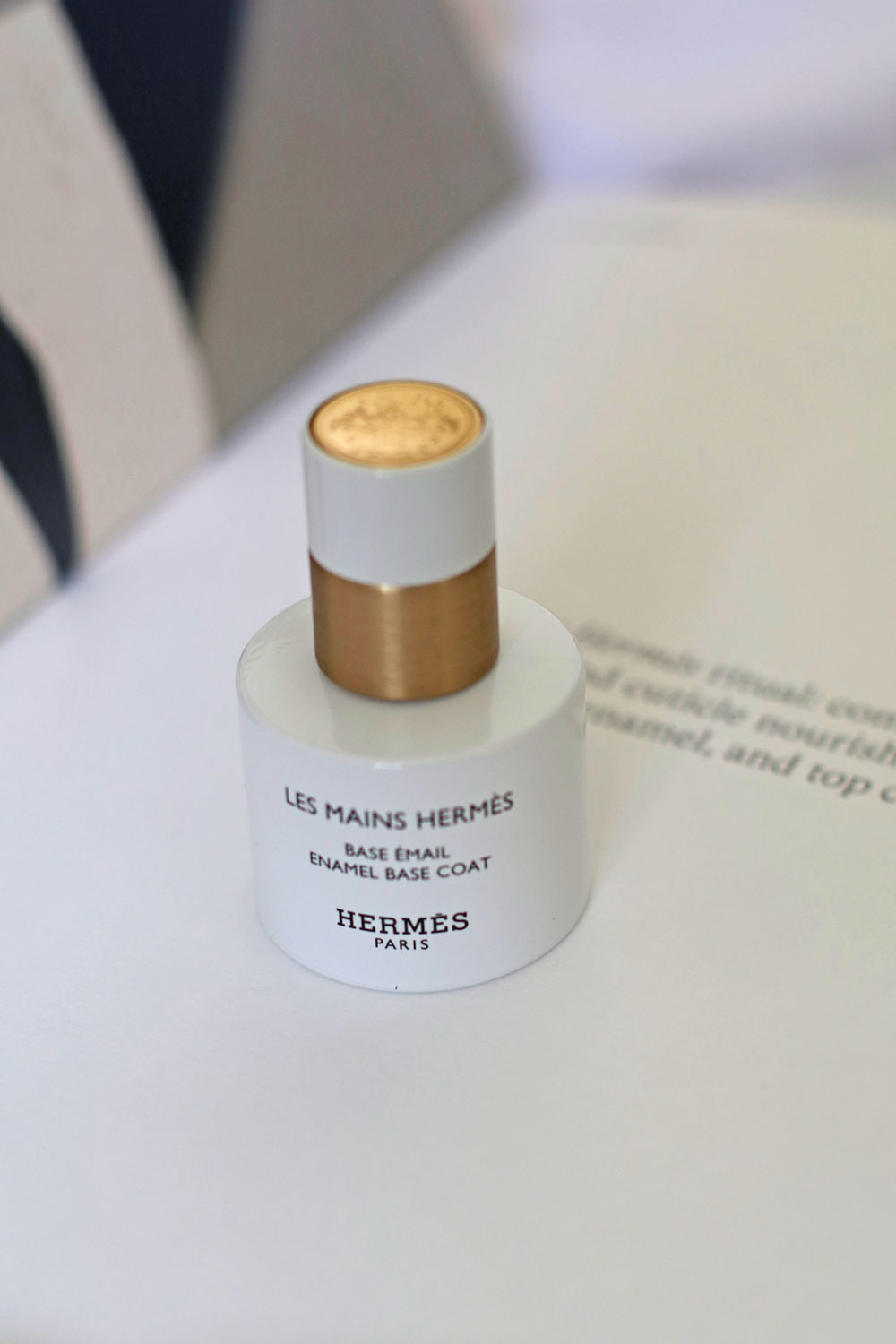 Hermès Beauté erweitert mit Les Mains Hermès das Sortiment um eine fabelhafte Farb- und Pflegekollektion für die Hände.