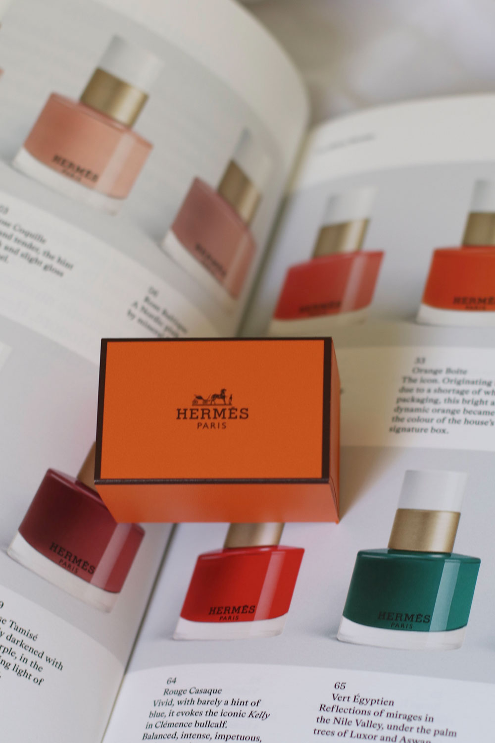 Hermès Beauté erweitert mit Les Mains Hermès das Sortiment um eine fabelhafte Farb- und Pflegekollektion für die Hände.