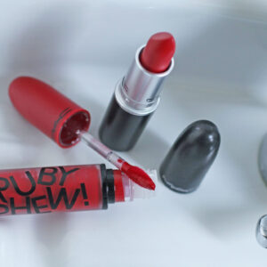 Wohoo: Mac präsentiert mit Ruby Crew drei neue Texturen des Lippenstiftklassikers Ruby Woo.