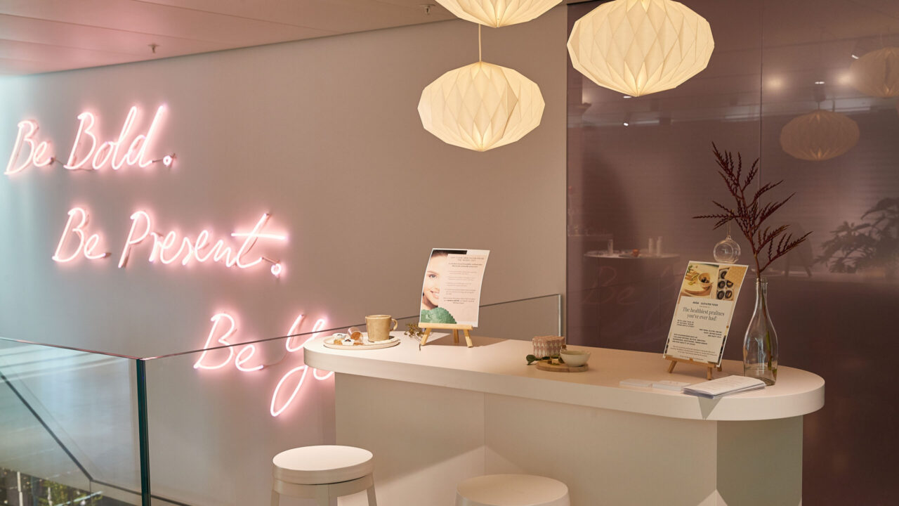 sonrisa hat bei The Beauty Stories im 5. Stock von Modissa eine Pedicure mit dem ersten cleanen Gel-Nagellack getestet - und auch sonst viel spannendes entdeckt.