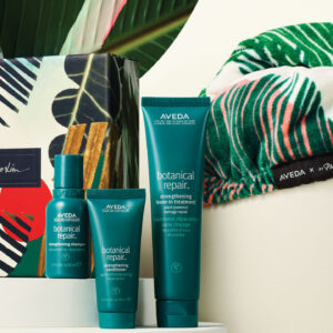 Die limitierte Aveda x 3.1. Phillip Lim Collection umfasst eine Reihe nachhaltiger und absolut bezaubernder Haar-Accessoires zum Verschenken - oder behalten!
