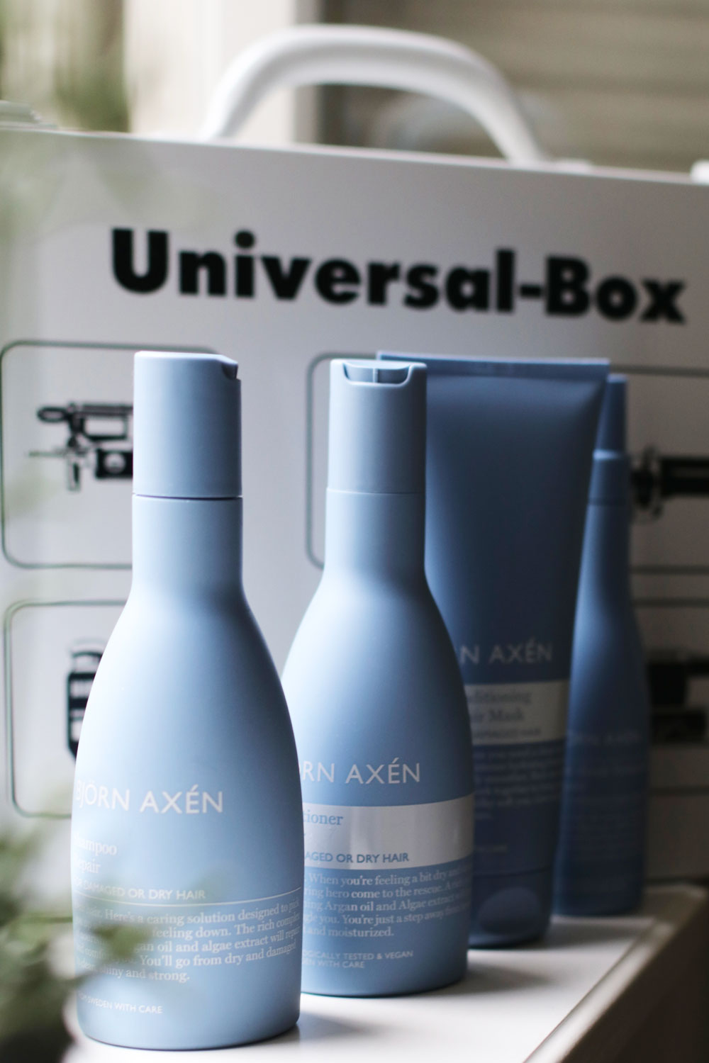 Das neue Repair Anti Break Treatment von Björn Axén schützt das Haar vor äusseren Einflüssen  und bringt es mit viel Feuchtigkeit zum Glänzen.