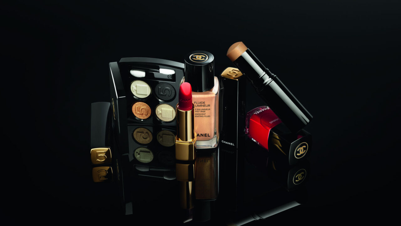 Zum Abschluss des Jubiläumsjahres von Chanel No 5 gibt es die limitierte Holiday Collection mit Makeup und duftenden Extras.