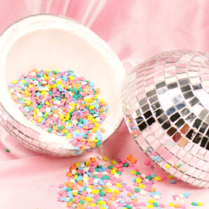 Zur Feier des fünften Jubiläums verlost sonrisa drei Mal einen Bon für 200 CHF von Marionnaud.