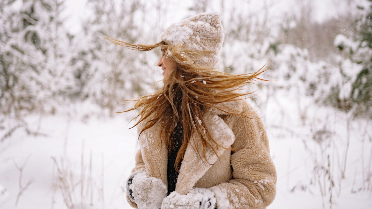 Glänzende Walla-Mähne statt Stroh auf dem Kopf: auf sonrisa gibt es die besten Haar-Tipps für den Winter – alle selbst getestet und für gut befunden.