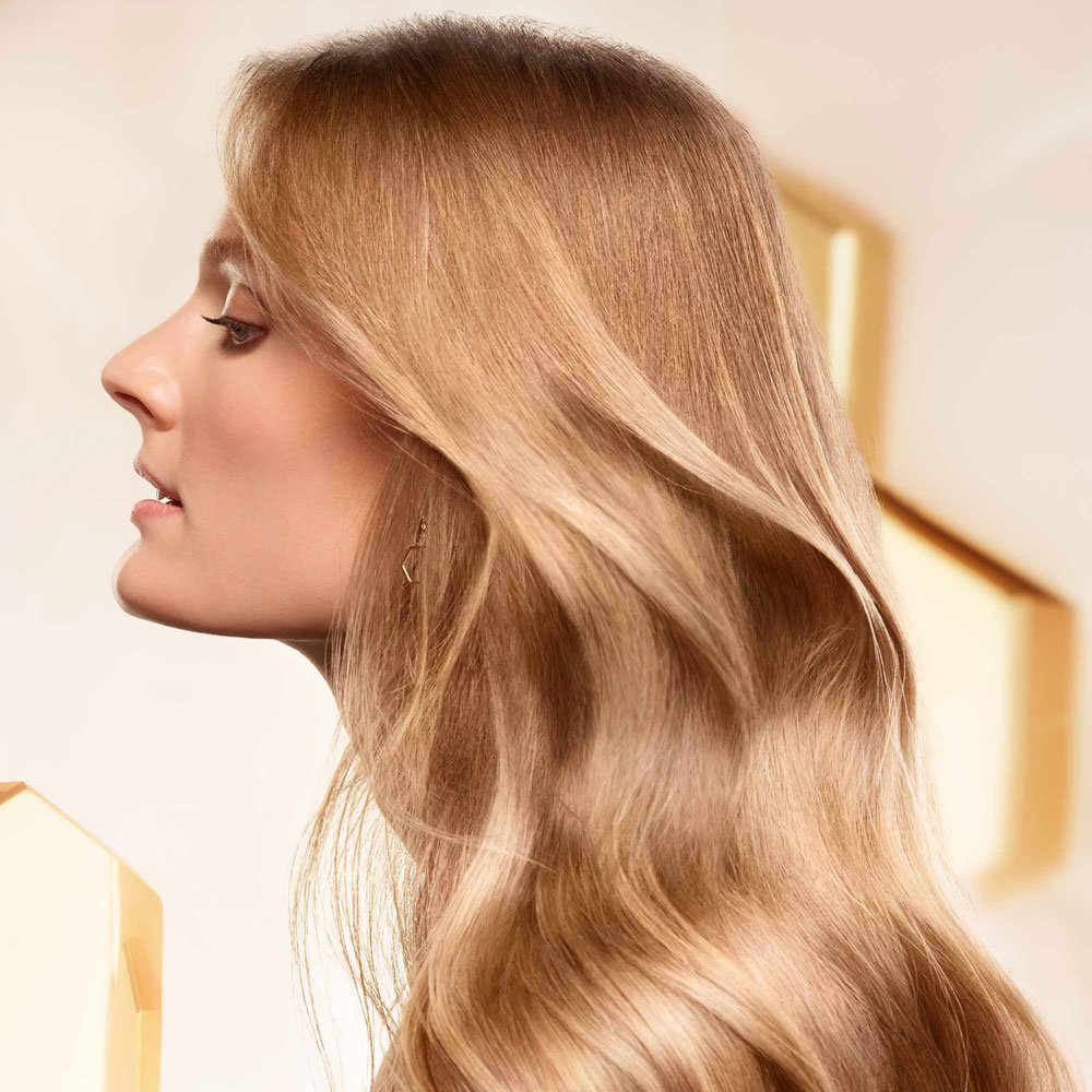 Guerlain lanciert mit dem Scalp & Hair Youth-in-Serum einen fast zu 100 Prozent natürlichen Pflegebooster, welcher die Basis bildet für schönes Haar. 