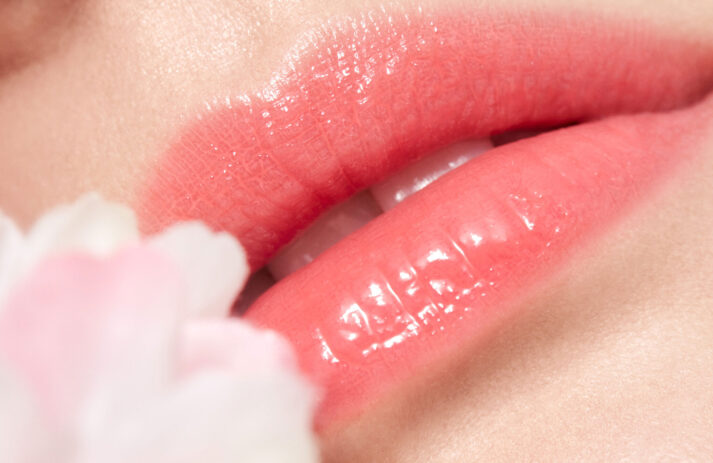 Die Bobbi Brown Glow & Blossom Sakura Kollektion ist inspiriert von New York und überzeugt mit sanften Farben in Blütentönen.
