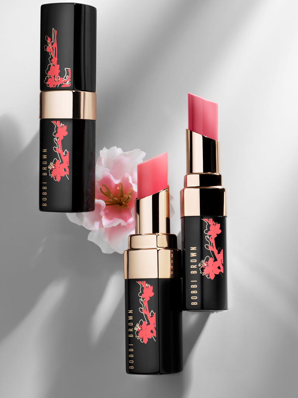 Die Bobbi Brown Glow & Blossom Sakura Kollektion ist inspiriert von New York und überzeugt mit sanften Farben in Blütentönen. 