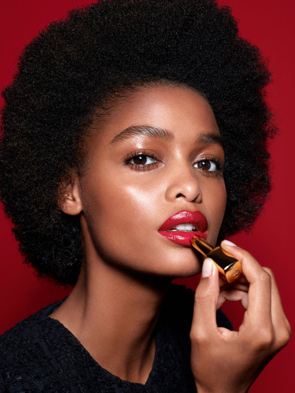 Worth the hype? sonrisa macht den Selbsttest mit Chanel Rouge Allure L' Extrait, der als perfekter Lippenstift entwickelt wurde. 