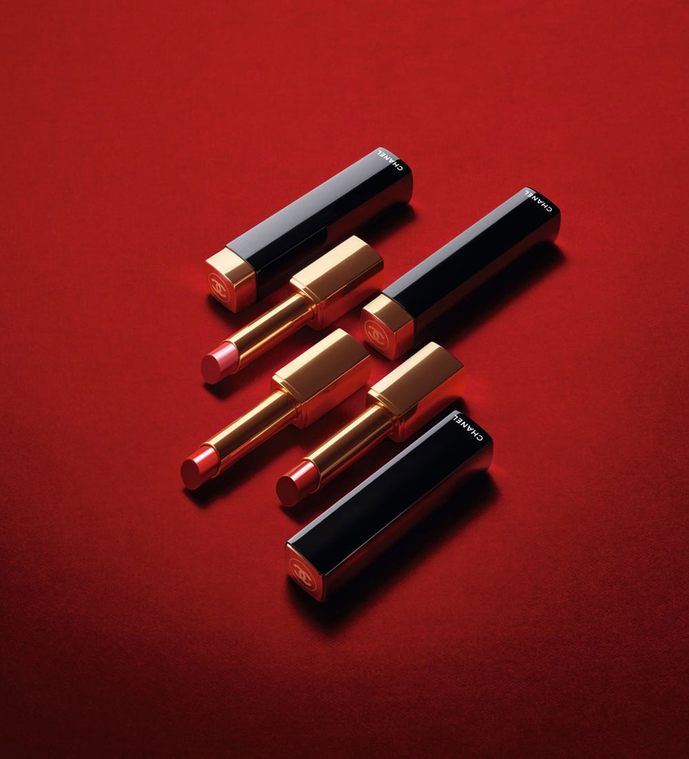 Worth the hype? sonrisa macht den Selbsttest mit Chanel Rouge Allure L' Extrait, der als perfekter Lippenstift entwickelt wurde. 