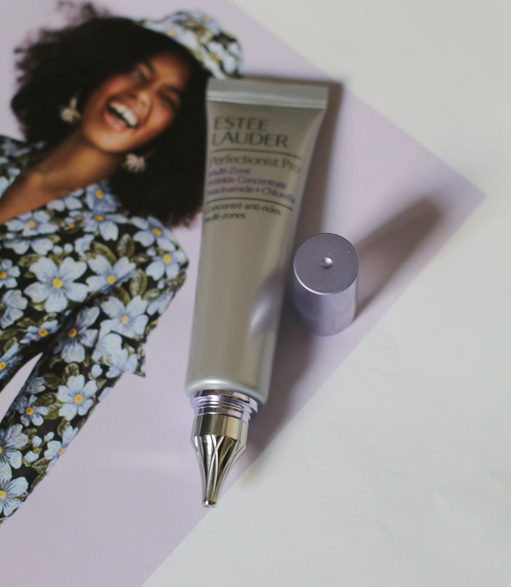 Estée Lauder erweitert die Perfectionist Pro-Kollektion mit dem Multi-Zone Wrinkle Concentrate um ein ganzheitliches Multitalent gegen Fältchen.