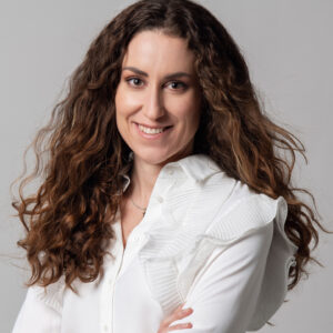 Girlboss Fabienne Bolliger erzählt auf sonrisa, worin sich ihr Brand reBELLE Beauty von anderen Marken unterscheidet und wie sie die Branche revolutionieren will.