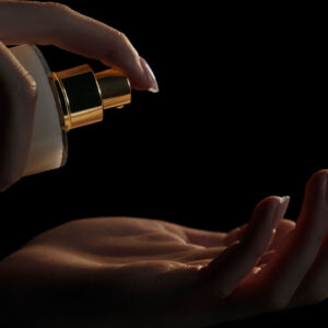 Sisley ergänzt das luxuriöse Supremÿa La Nuit-Ritual um La Lotion, welche die Haut auf die Pflege vorbereitet und diese verstärkt.