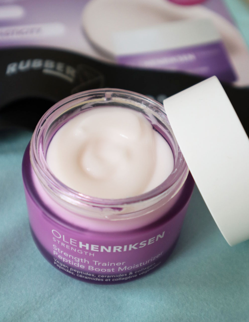 Bringt die Haut in Form wie ein Personal Trainer im Tiegel: Ole Henriksen STrenght Trainer Peptide Moisturizer
