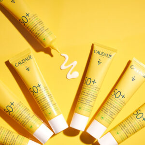 Schnell und effizient: In der Rubrik Beauty-Quickie stellt sonrisa praktische Kosmetik-Artikel vor, mit denen sich wertvolle Zeit einsparen lässt - wie etwa die neue Sonnenpflege Vinosun von Caudalie, zu der es alle Informationen auf einen Blick gibt.