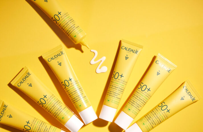 Schnell und effizient: In der Rubrik Beauty-Quickie stellt sonrisa praktische Kosmetik-Artikel vor, mit denen sich wertvolle Zeit einsparen lässt - wie etwa die neue Sonnenpflege Vinosun von Caudalie, zu der es alle Informationen auf einen Blick gibt.