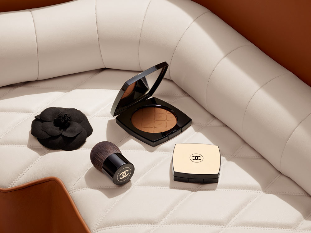Chanel setzt bei Les Beiges im Jahre 2022 auf Oversized Produkte für den perfekten Glow.