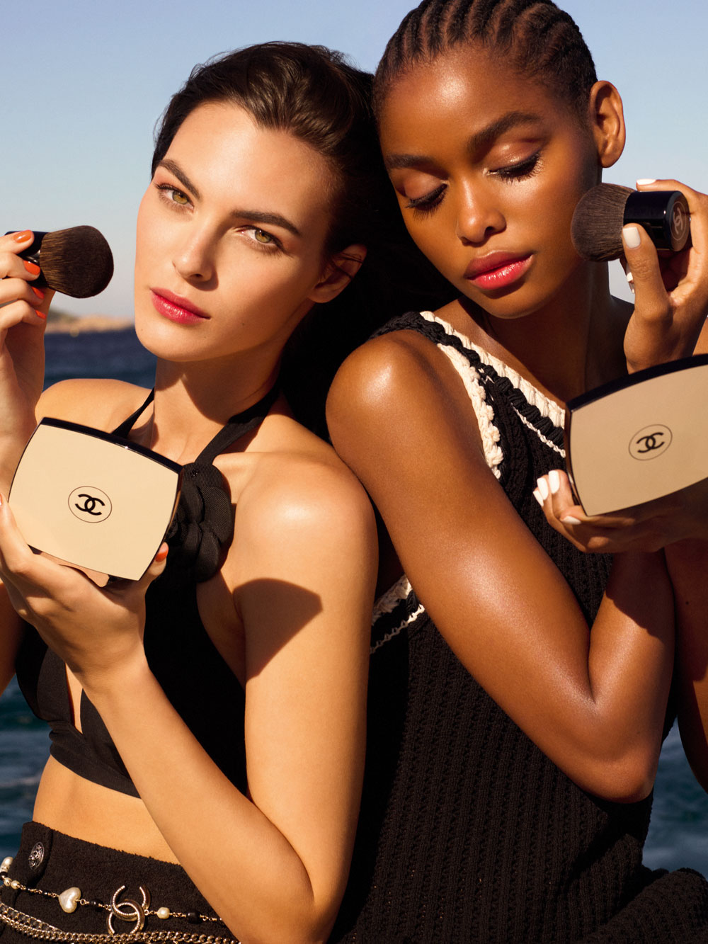 Chanel setzt bei Les Beiges im Jahre 2022 auf Oversized Produkte für den perfekten Glow. 