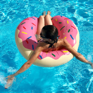 Fünf gute Gründe, die Sonne zu lieben (und ein Beauty-Tipp gegen die Schattenseiten von UV-Strahlen)