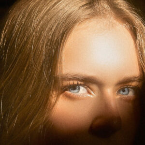 Get the glow: auf sonrisa gibt es die besten und einfachsten Tipps für einen strahlenden Teint.