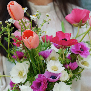 Flowerpower und Frauenpower: sonrisa verlost zwei Bons für den Onlineshop Bluemlisex von Girlboss Ulrike, die nachhaltige Blumen aus der Schweiz anbietet.