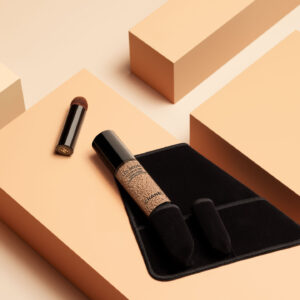 Makeup-Expertin und Influencerin Shazna Ilham testet für sonrisa den neuen Water-fresh Compexion touch von Chanel Les Beiges.