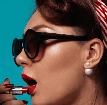 Happy Lipstick-Day: Sonrisa zeigt Dir, wie Du Dir in vier Schritten perfekte Lippen schminkst.