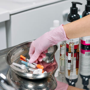 Let's talk: Im Vorfeld einer neuen Serie über Beauty-Eingriffe kann sich die sonrisa-Leserschaft über ihre Erfahrungen äussern.