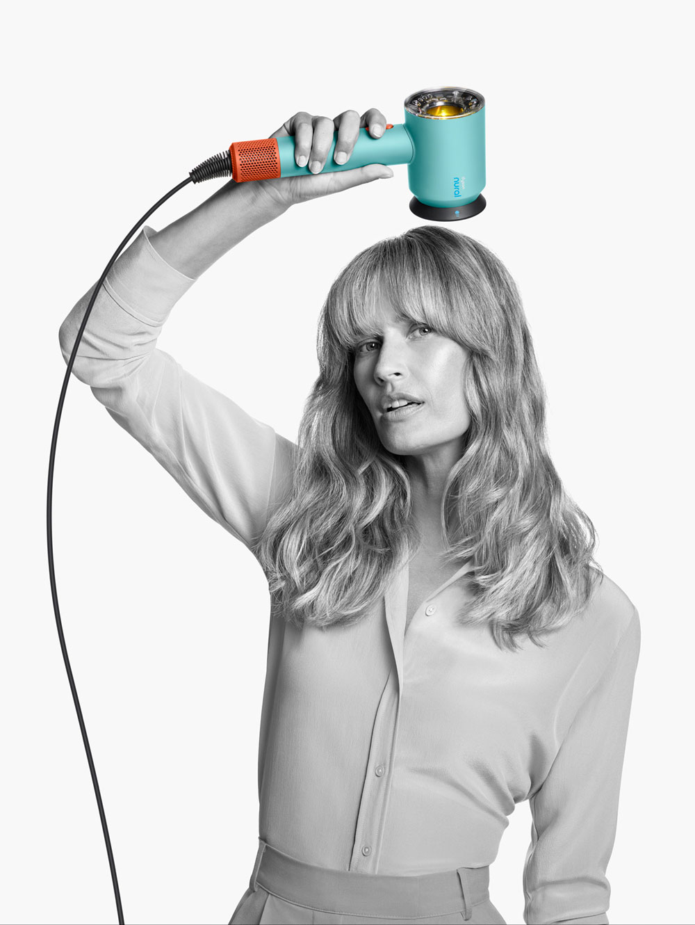Sun, fun – und strohiges Haar? Im Sommer brauchen unsere Haare besonders viel Schutz. sonrisa weiss, mit welchen Insider-Tipps das Haar gesund und schön bleibt.