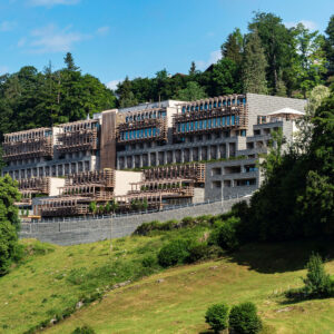 Alles im Namen der Recherche: sonrisa auf den Bürgenstock und testet dort im Waldhotel ein Facial des Luxus-Brands Swissline Cosmetics.