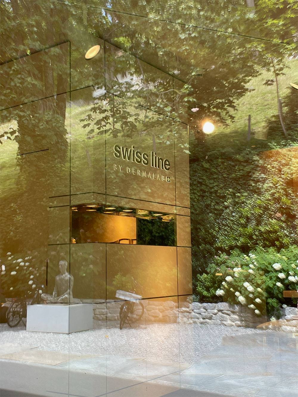 Alles im Namen der Recherche: sonrisa auf den Bürgenstock und testet dort im Waldhotel ein Facial des Luxus-Brands Swissline Cosmetics.