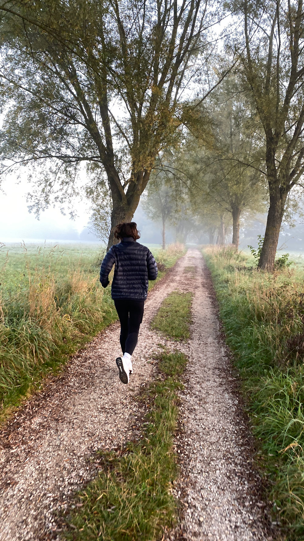 Sechs Gründe, um Laufmuffel zu bekehren: Aus eigener Erfahrung weiss sonrisa, warum es sich im Herbst besonders lohnt, die Laufschuhe zu montieren.