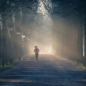 Sechs Gründe, um Laufmuffel zu bekehren: Aus eigener Erfahrung weiss sonrisa, warum es sich im Herbst besonders lohnt, die Laufschuhe zu montieren.