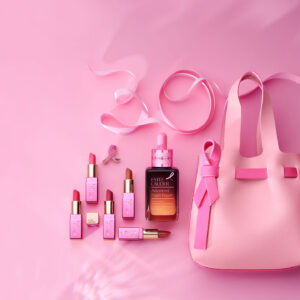 Seit 30 Jahren engagieren sich die Estée Lauder Companies im Kampf gegen den Brustkrebs – unter anderem mit dem Pink Ribbon Charity Sale, zu dem es auf sonrisa alle Informationen gibt.