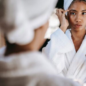 Gemäss Fachleuten braucht die Haut um die Augen herum eine besondere Pflege. sonrisa verrät Dir, welche Neuheiten auf diesem Gebiet Du kennen solltest.