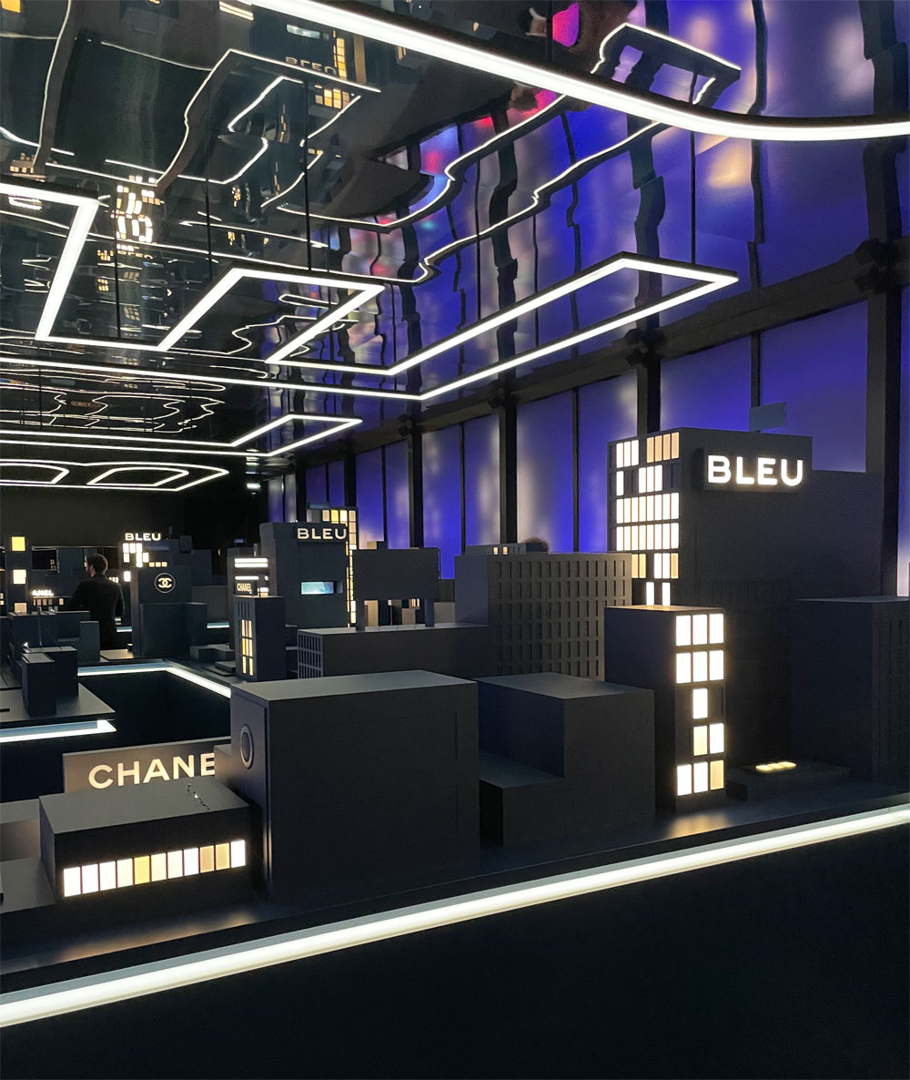 sonrisa war an der exklusiven Vorschau der Ausstellung "Le Grand Numéro Chanel" und hat viele Eindrücke mitgebracht von diesem einzigartigen olfaktorischen Spektakel in Paris. 