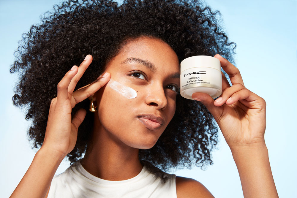 Mac Cosmetic erweitert mit Hyper Real das Sortiment um eine Hautpflege-Linie als Basis für gute Makeup-Looks.