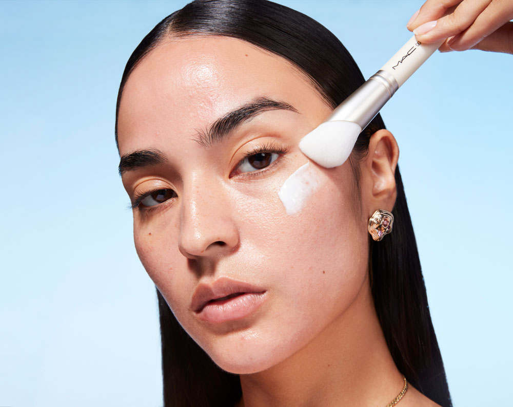 Mac Cosmetic erweitert mit Hyper Real das Sortiment um eine Hautpflege-Linie als Basis für gute Makeup-Looks.