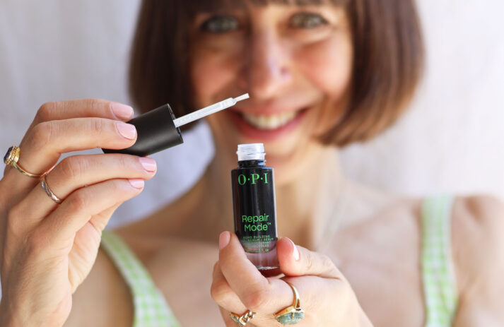 Auf sonrisa gibt es alle Informationen zum OPI Repair Mode Serum, welches die Nägel stärkt und vor Absplittern, Einreissen sowie Abbrechen schützt.