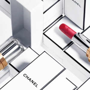 Chanel setzt mit 31 Le Rouge in jeder Hinsicht neue Masstäbs bei Lippenstiften und auf sonrisa gibt es dazu alle Hintergrundinformationen.