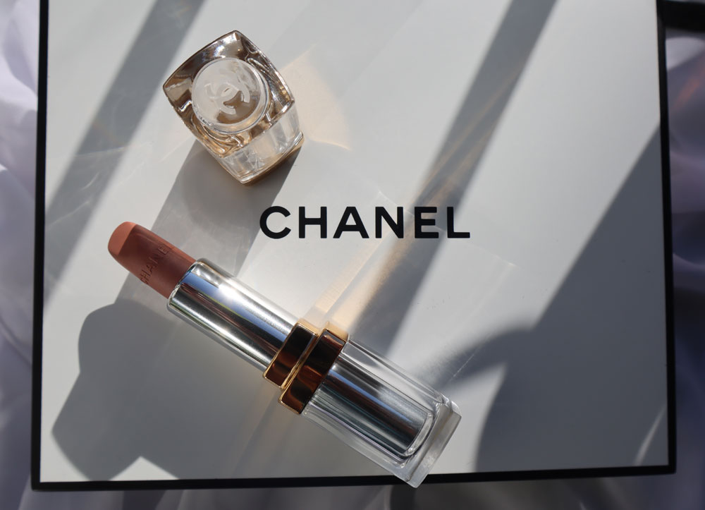Chanel setzt mit 31 Le Rouge in jeder Hinsicht neue Masstäbe bei Lippenstiften und auf sonrisa gibt es dazu alle Hintergrundinformationen.