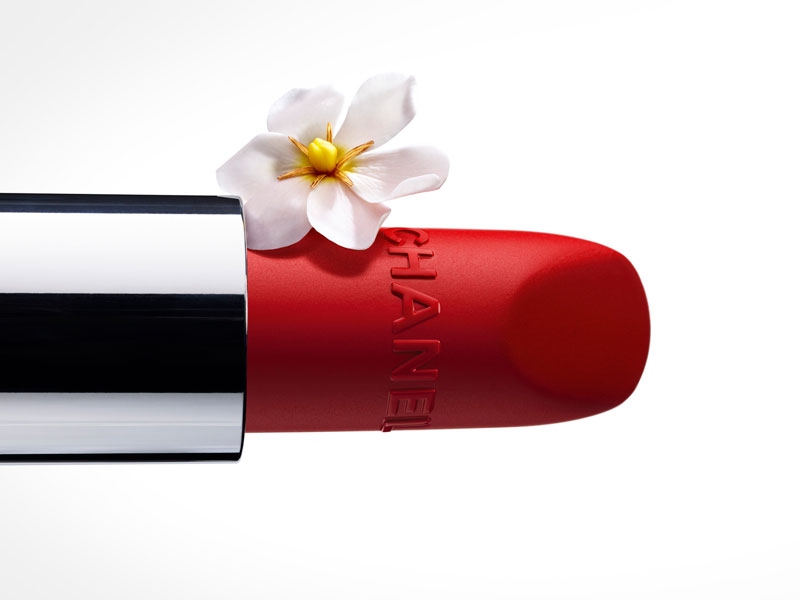 Chanel setzt mit 31 Le Rouge in jeder Hinsicht neue Masstäbe bei Lippenstiften und auf sonrisa gibt es dazu alle Hintergrundinformationen.