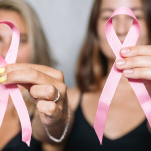 Seit über 30 Jahren engangieren sich die Estée Lauder Companies im Kampf gegen den Brustkrebs. sonrisa verrät Dir, wie auch Du helfen kannst bei der Aktion #TimeToEndBreastCancer!