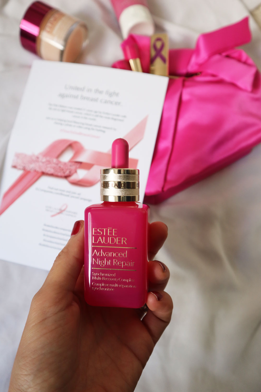 Seit über 30 Jahren engangieren sich die Estée Lauder Companies im Kampf gegen den Brustkrebs. sonrisa verrät Dir, wie auch Du helfen kannst bei der Aktion #TimeToEndBreastCancer!