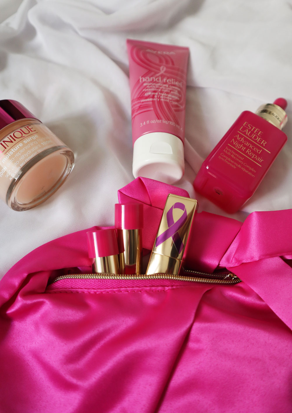 Seit über 30 Jahren engangieren sich die Estée Lauder Companies im Kampf gegen den Brustkrebs. sonrisa verrät Dir, wie auch Du helfen kannst bei der Aktion #TimeToEndBreastCancer!