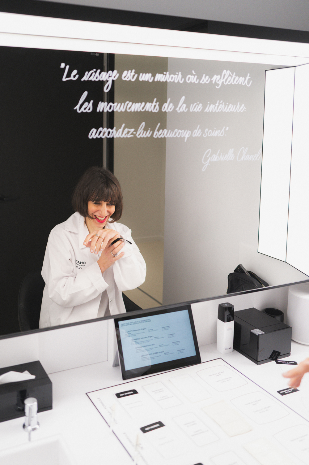 Erstmals in der Geschichte von Chanel gab es die Möglichkeit eines Besuchs im Forschungszentrum von Pantin. Sonrisa war dabei und hat neben Bildern auch viele Hintegrundinformationen mitgebracht.