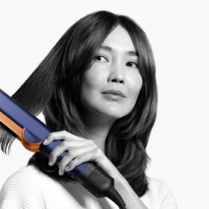 Dyson ergänzt das Hairstyling-Sortiment um den Airstrait. Auf sonrisa erfährst Du alle Details dazu: Wovon die Rede ist, wie es funktioniert und warum es sich einmal mehr um eine einzigartige Innovation handelt.