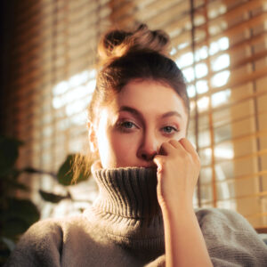 Haarpflege im Winter: Auf sonrisa verrät ein Profi die besten Tipps für glänzendes und geschmeidiges Haar in der kalten Jahreszeit.